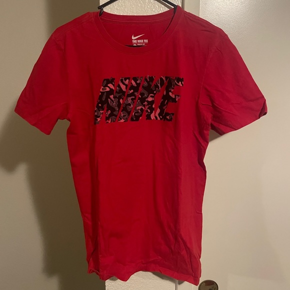 Nike Shirt - Picture 1 of 3